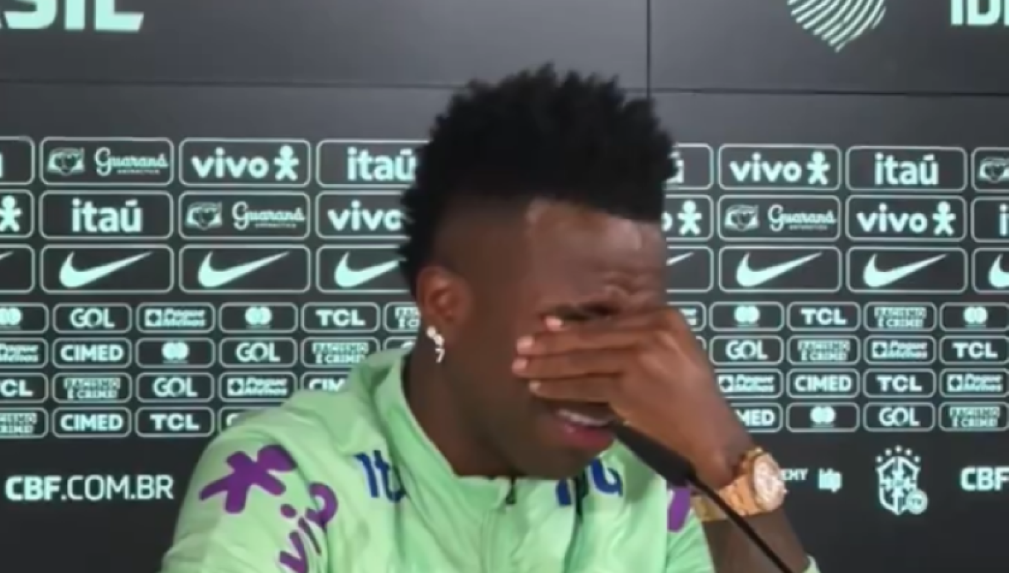 Vinisijus se rasplakao pred kamerama VIDEO