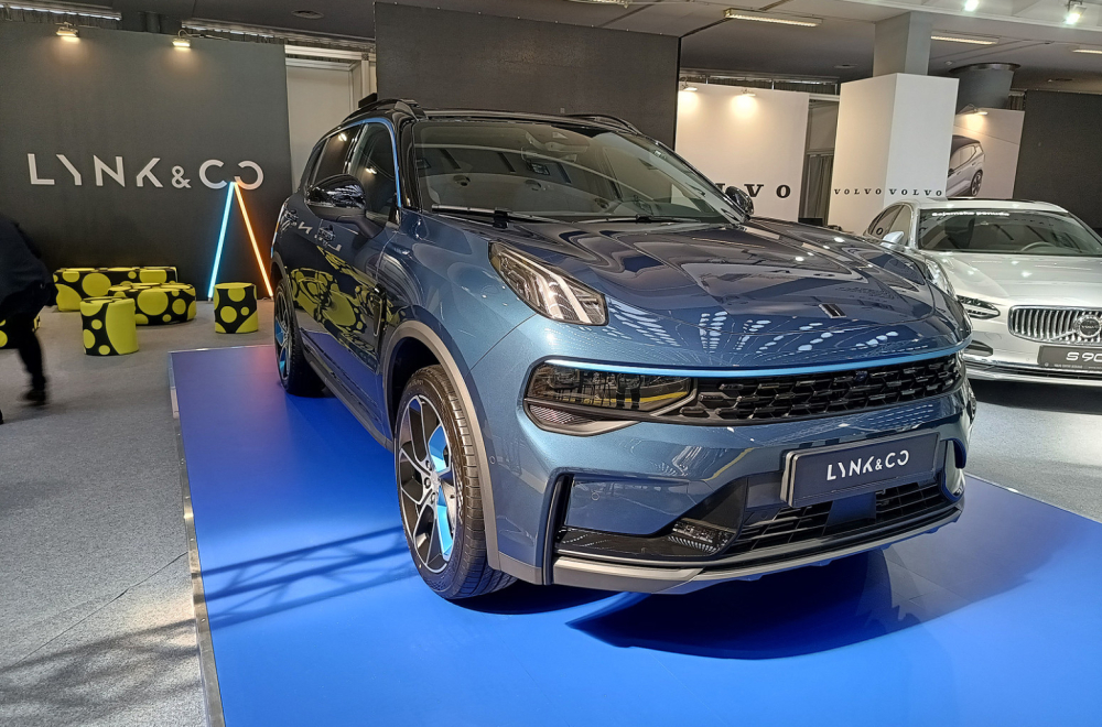 Novajlija u Srbiji: Lynk&Co premijerno na sajmu FOTO