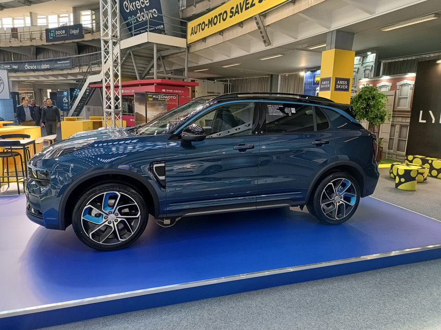 Novajlija u Srbiji: Lynk&Co premijerno na sajmu FOTO