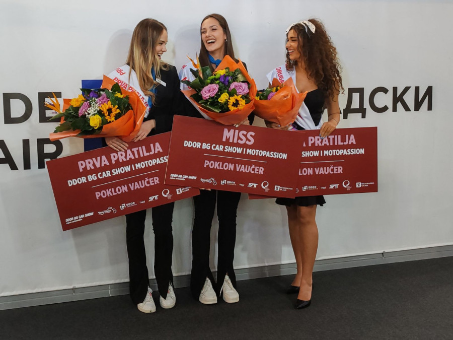 Izabrana Mis sajma automobila: Ovo su najlepše hostese FOTO