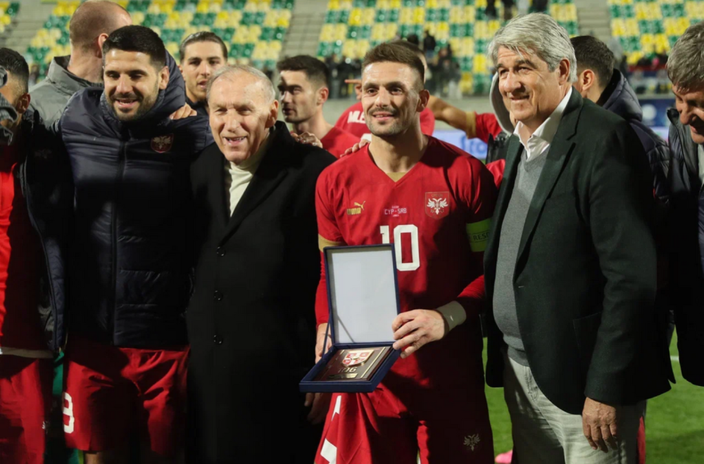 Zlatna plaketa i dres sa brojem 106 za kapitena Dušana Tadića VIDEO