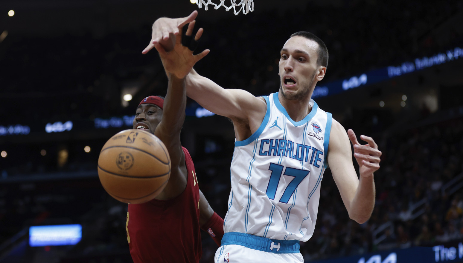 Poku 🚫 – blokada večeri u NBA ligi VIDEO