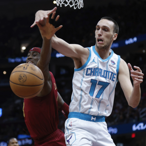 Poku 🚫 – blokada večeri u NBA ligi VIDEO