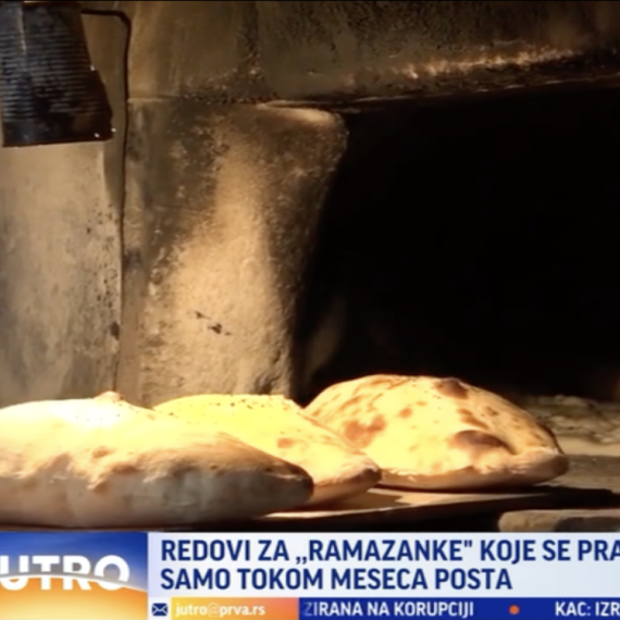 Redovi za "Ramazanke" koje se prave samo tokom meseca posta VIDEO