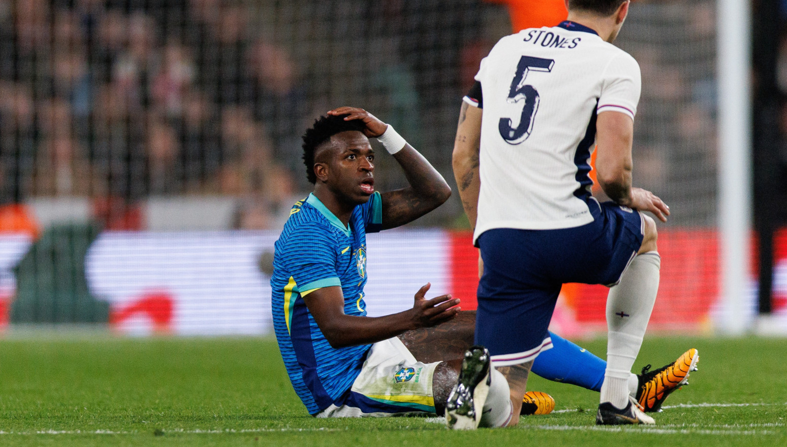 Brazilska borba protiv rasizma: Vinisijusu kapitenska traka protiv Španije