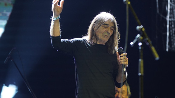 Dado Topić u SANU otkrio: "Evo zašto nismo svirali engleskoj kraljici" VIDEO