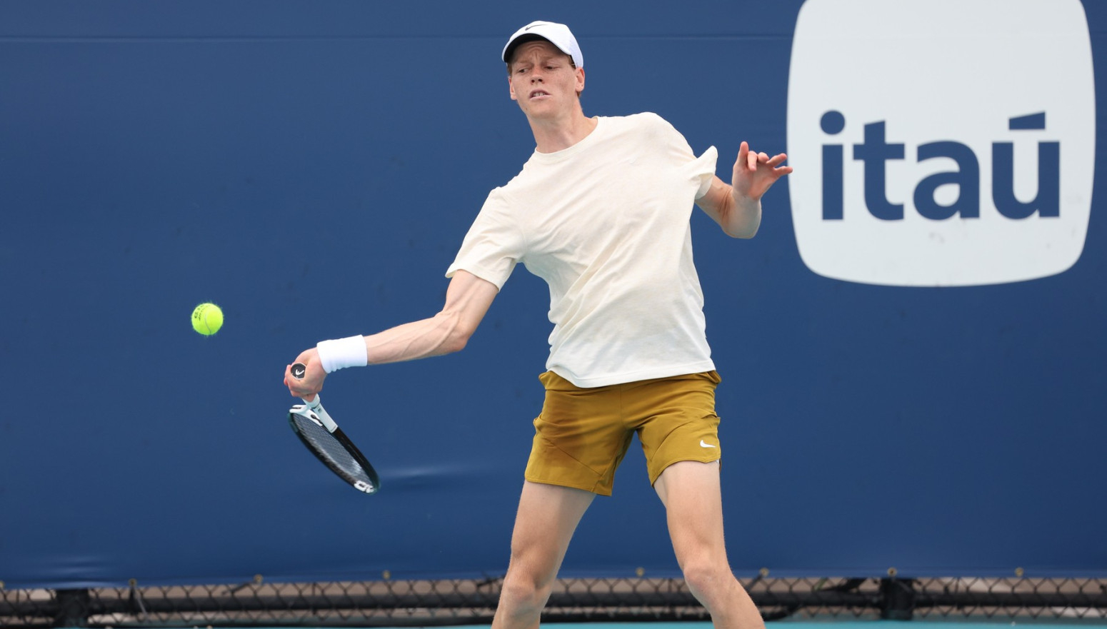 Siner preko Australijanca do meča sa Mahačem VIDEO