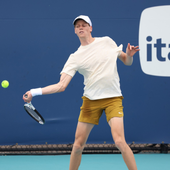 Siner preko Australijanca do meča sa Mahačem VIDEO