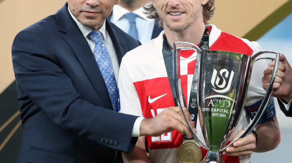 Modrić, konačno, uzeo trofej sa Hrvatskom