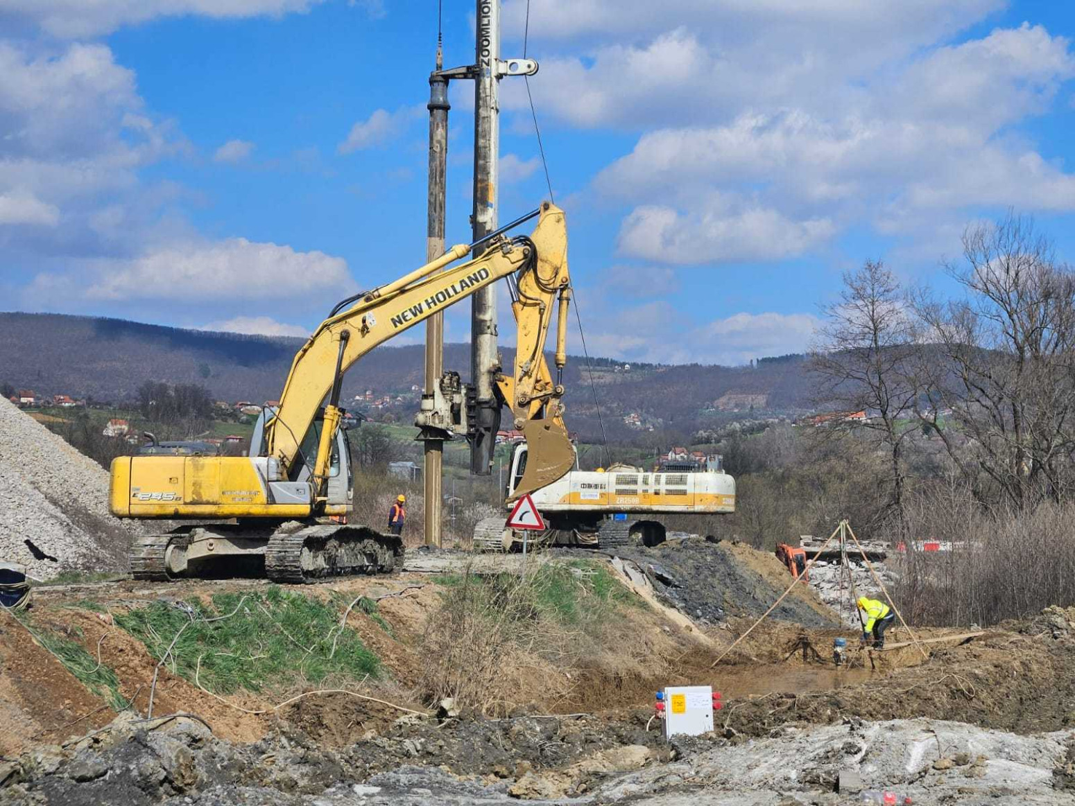 Kinezi srušili dotrajali most: Niče novi FOTO