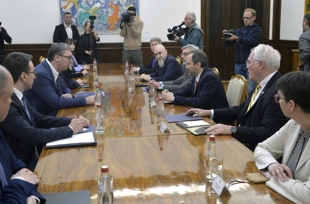 Vučić after the meeting with the Quint ambassadors: "Long and open conversation" PHOTO