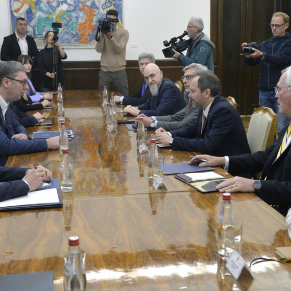 Vučić after the meeting with the Quint ambassadors: "Long and open conversation" PHOTO