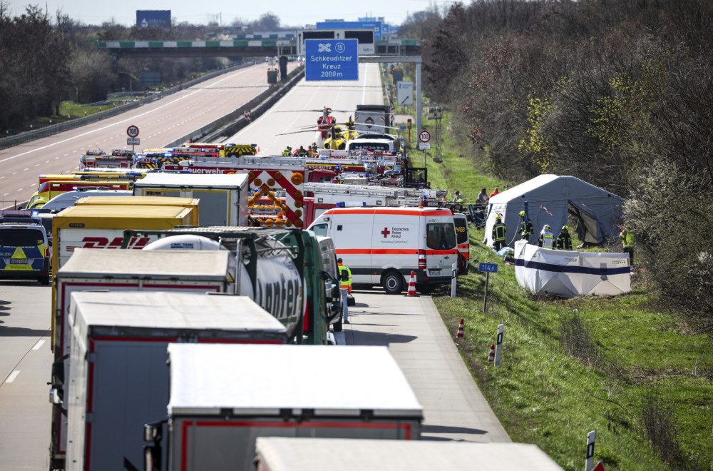 Teška saobraćajna nesreća u Nemačkoj: Najmanje petoro mrtvih