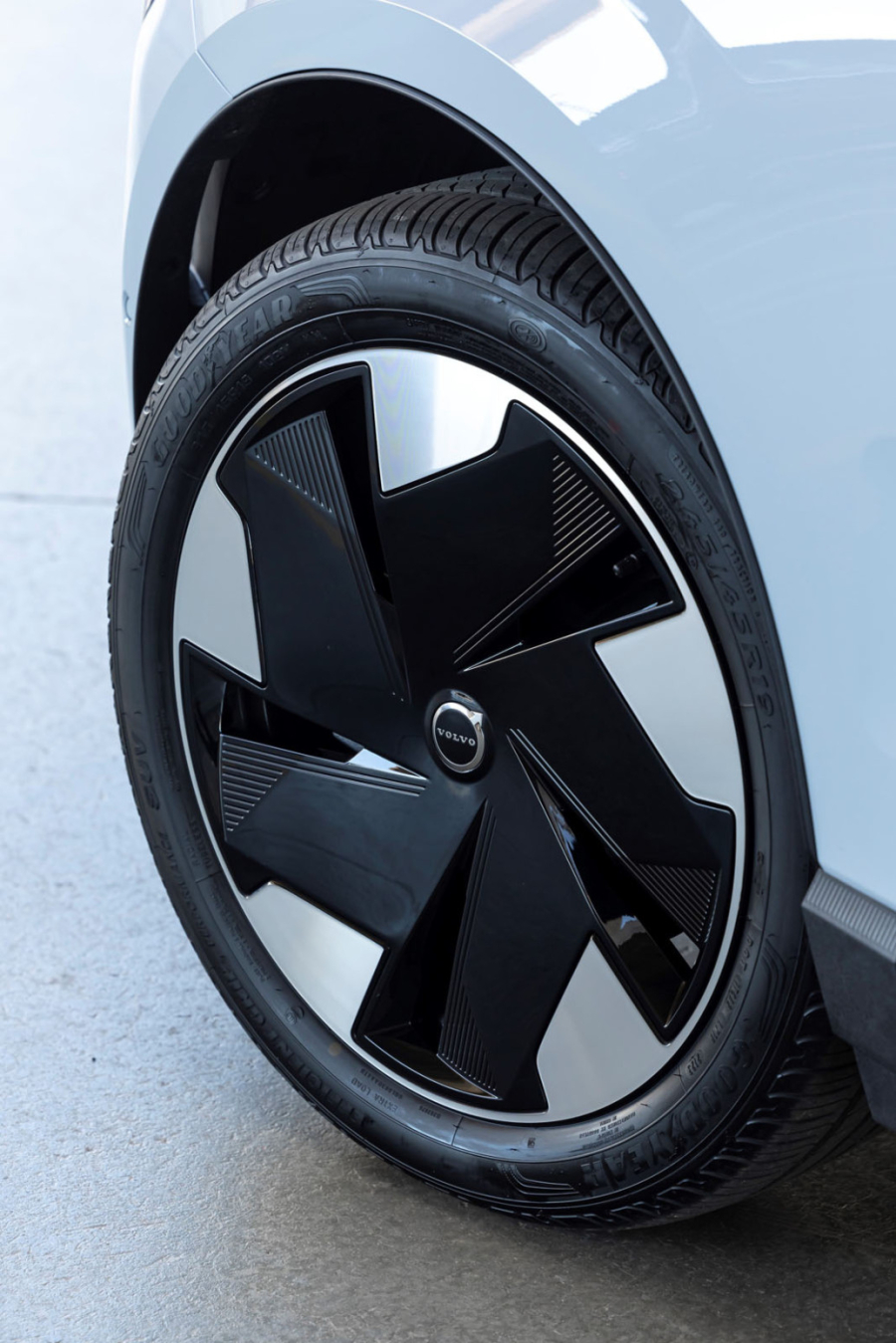 Prva vožnja: Volvo EX30 – malo telo za velike promene