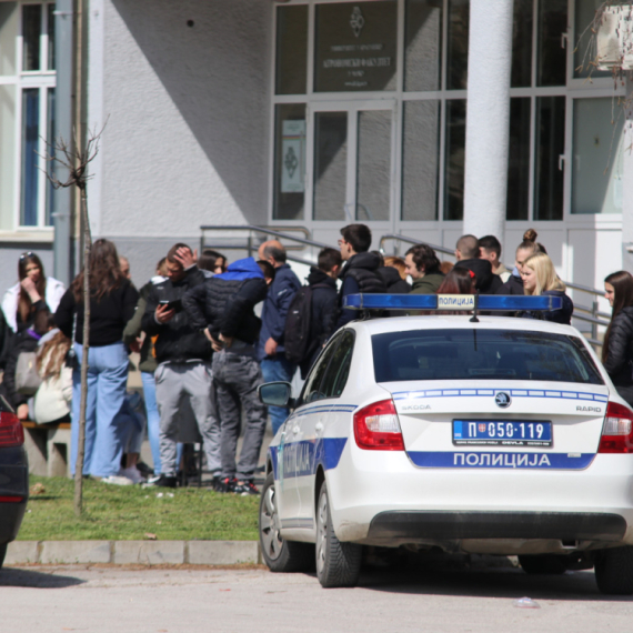 Uznemirujuća poruka se širi: Crveno vozilo se zaustavilo... Pokušao je da namami dete FOTO