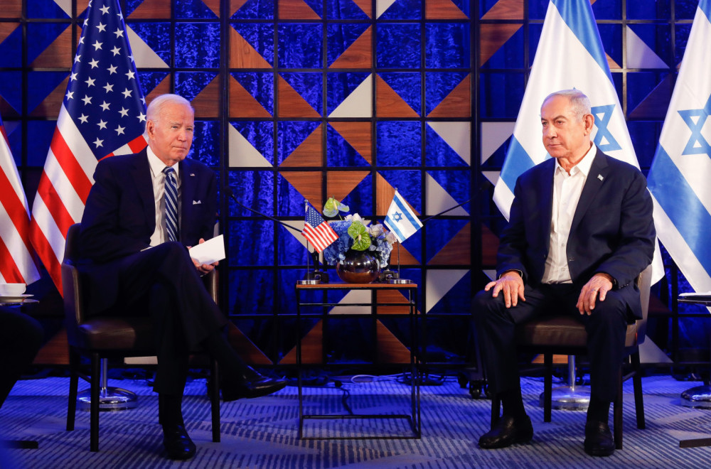 Bajden pritiska, a Bibi šalje u rat