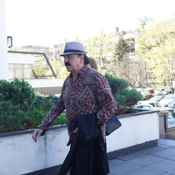 Haris Džinović došao u sud zbog razvoda, nema Meline FOTO