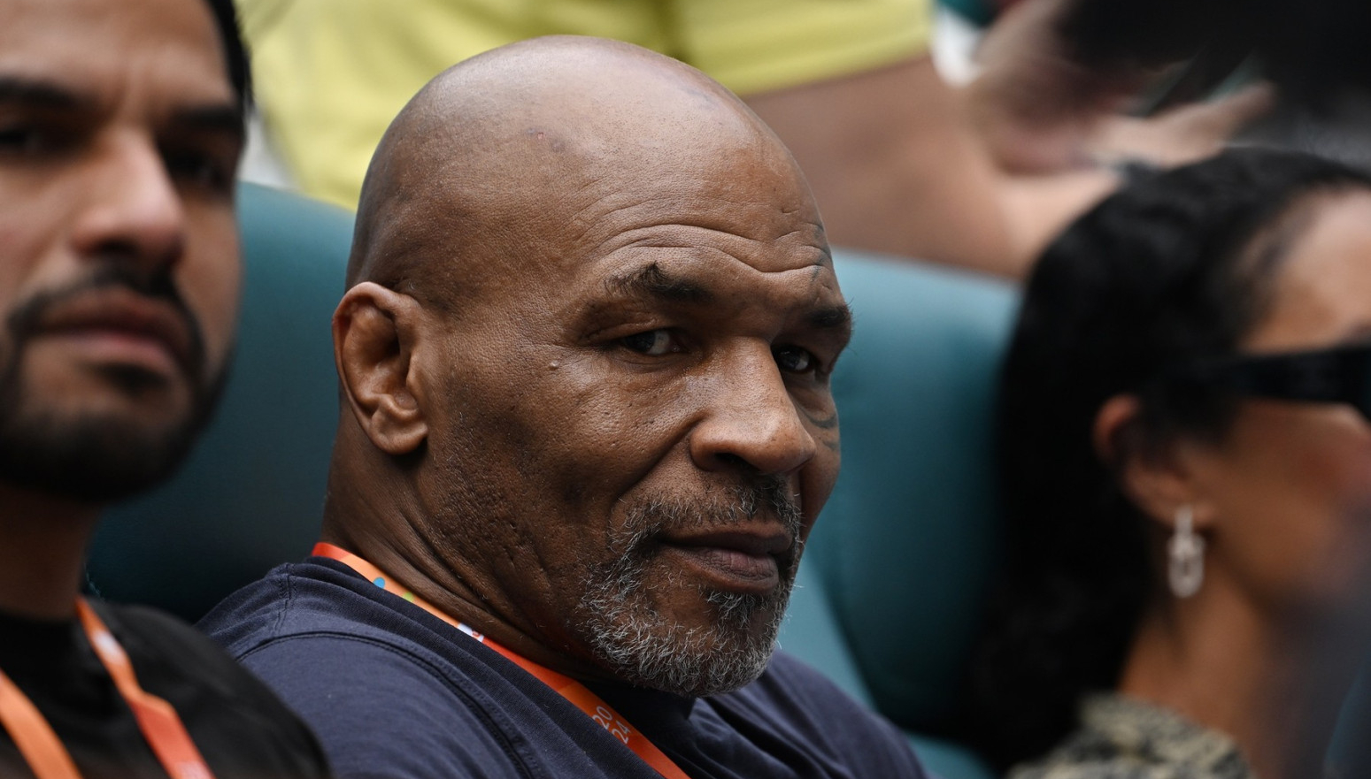 Hrabar čovek – redar se isprečio Majku Tajsonu! VIDEO