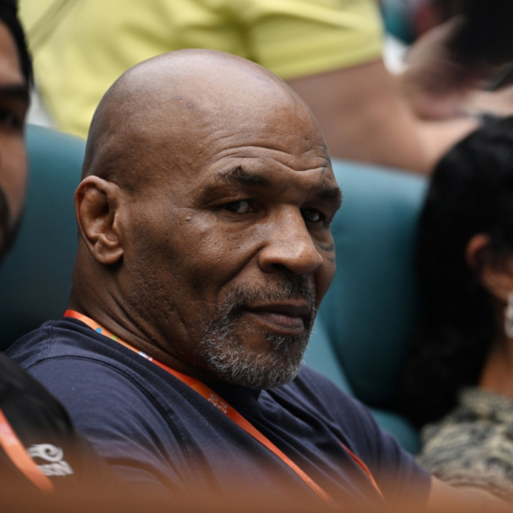 Hrabar čovek – redar se isprečio Majku Tajsonu! VIDEO