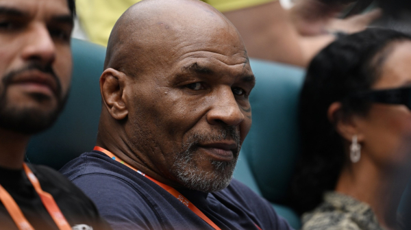 Hrabar čovek – redar se isprečio Majku Tajsonu! VIDEO