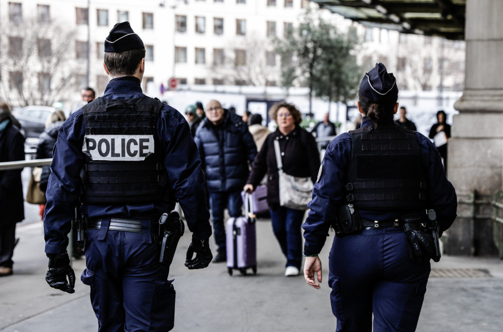 New terrorist act in Paris: Airport workers attacked VIDEO