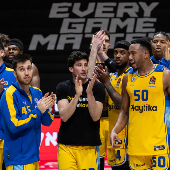 Makabi se seli u Arenu