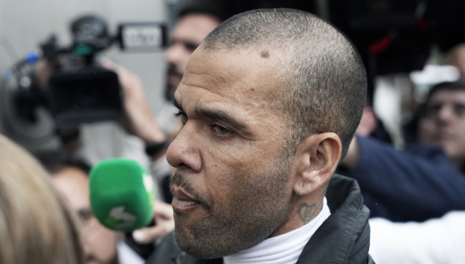 Alves izašao iz zatvora i odmah napravio žurku