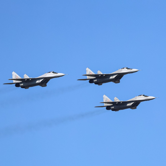 Vojni avioni na nebu iznad Beograda