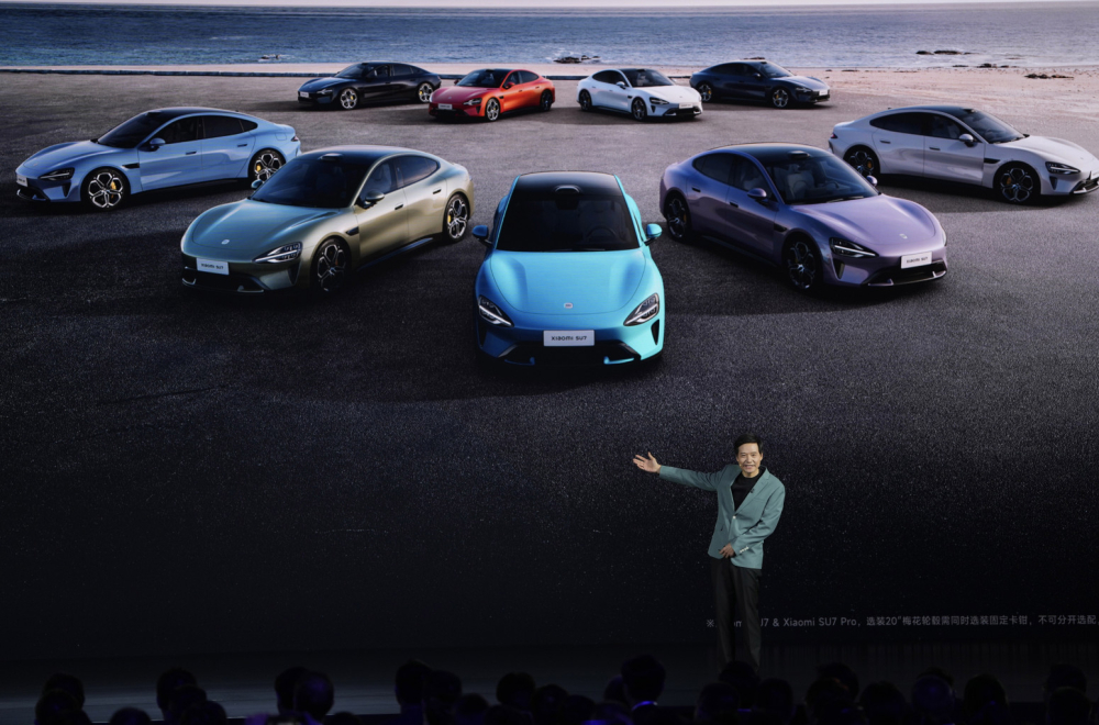 Bačena rukavica Tesli: Xiaomi predstavio automobil, košta 30.000 evra VIDEO