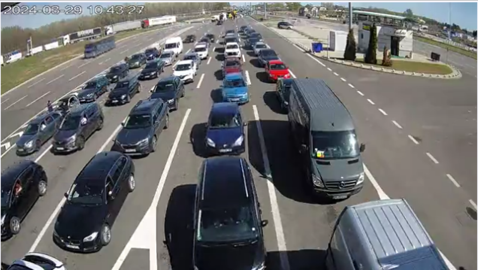 Kolone za ulazak u Srbiju, špic tek sledi FOTO