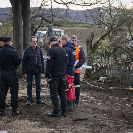 Policija počela da pretresa kuće i legitimiše meštane Banjskog Polja