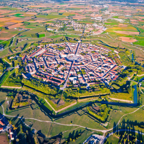 Savršeno pravilan grad u obliku zvezde privukao turiste uz pomoć dronova FOTO