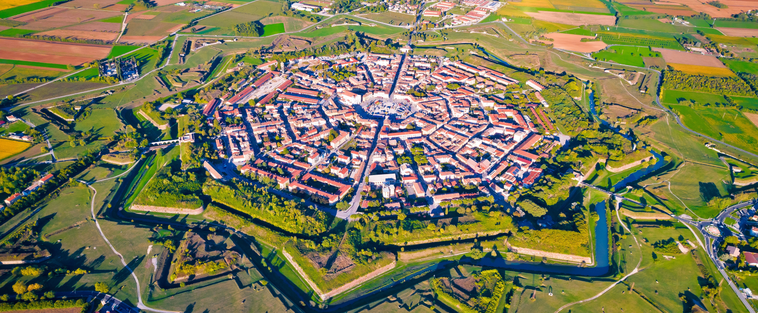 Savršeno pravilan grad u obliku zvezde privukao turiste uz pomoć dronova FOTO