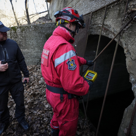 Opsadno stanje u Banjskom Polju; Policija sve "pretresla"; Objavljene slike tunela
