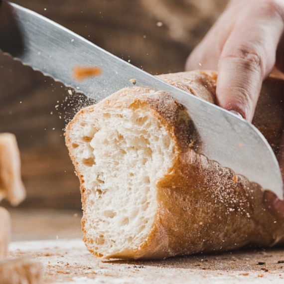 Stalno jedete hleb, pecivo i slatkiše? Ova kombinacija u njima je pogubna za naše zdravlje