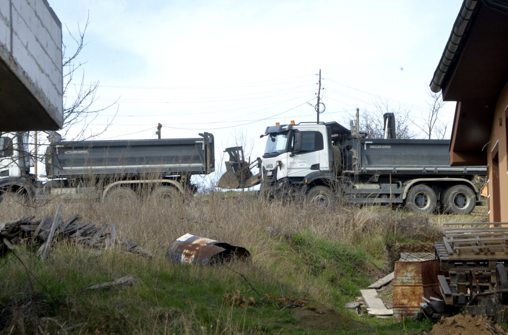 Dron snimio mesto nestanka male Danke: Bageri i kamioni oko kuće VIDEO