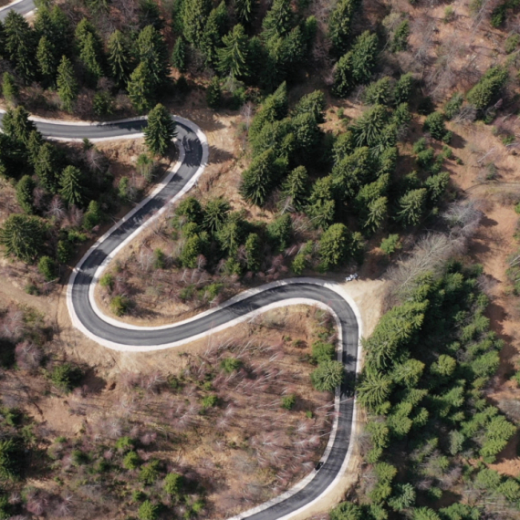 Putari savladali najveću planinu u ovom kraju: Postavljeni novi kilometri asfalta FOTO