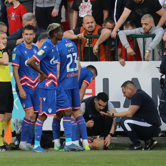 Poznat razlog prekida u Ivanjici: Dečaku pozlilo, Rodić mu poklonio dres