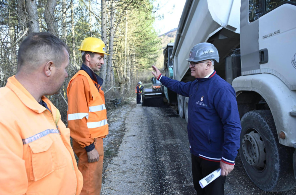 Vesić obišao radove na obnovi puta Pirot-Dimitrovgrad, vrednost investicije 116 miliona dinara