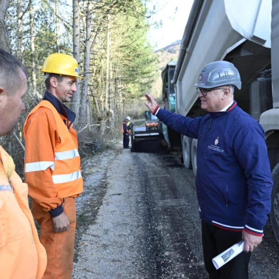 Vesić obišao radove na obnovi puta Pirot-Dimitrovgrad, vrednost investicije 116 miliona dinara