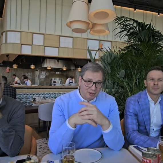 Ekskluzivno: Restoran Džejmija Olivera u Beogradu na vodi, i predsednik probao lazanje