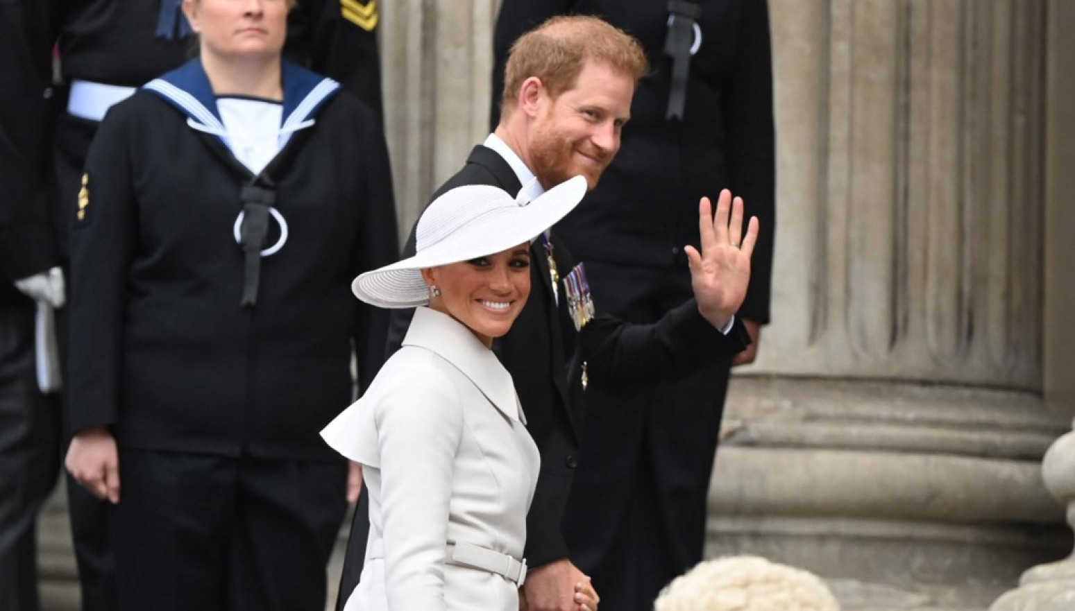 Britanci imaju nisko mišljenje o kraljevskoj porodici: Evo na kom su mestu princ Hari i Megan Markl