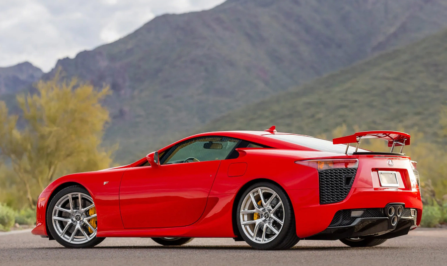 Automobilski biser sa svega 430 pređenih km prodat za skoro milion dolara FOTO/VIDEO