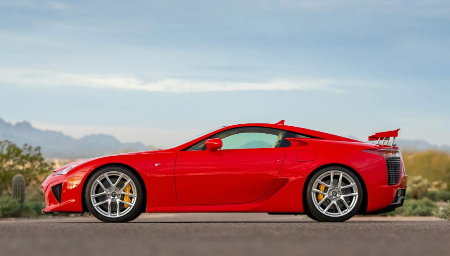 Automobilski biser sa svega 430 pređenih km prodat za skoro milion dolara FOTO/VIDEO