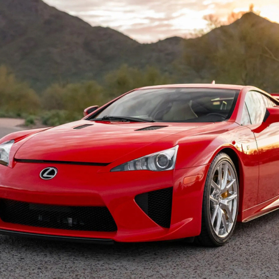 Automobilski biser sa svega 430 pređenih km prodat za skoro milion dolara FOTO/VIDEO