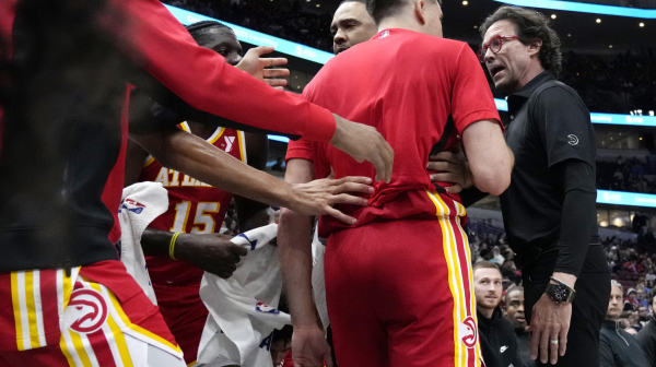 Bogdanović u klinču sa trenerom: Flašica vode "zakuvala", saigrači ih razdvajali VIDEO