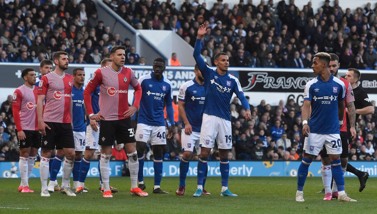 "Gori" u borbi za Premijer ligu: Lester ispustio +17, autsajder na vrhu