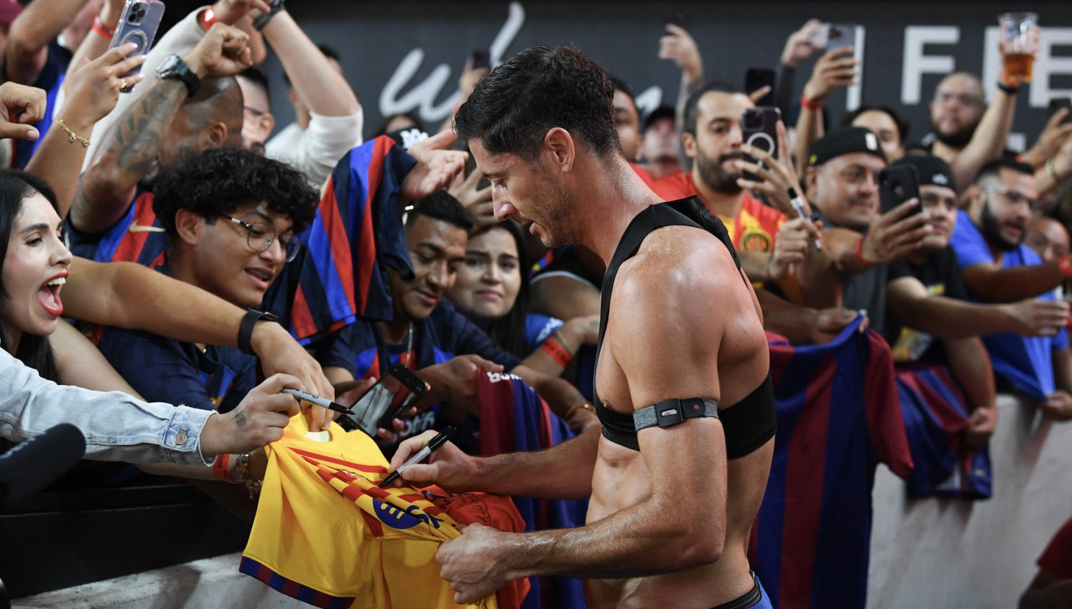 Fudbaleri Barselone "lude" zbog influensera koji "love" viralne snimke