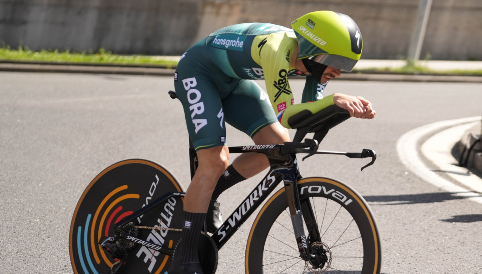 Roglič je toliko nadmoćan da pobeđuje i kad promaši cilj VIDEO