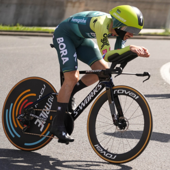 Roglič je toliko nadmoćan da pobeđuje i kad promaši cilj VIDEO